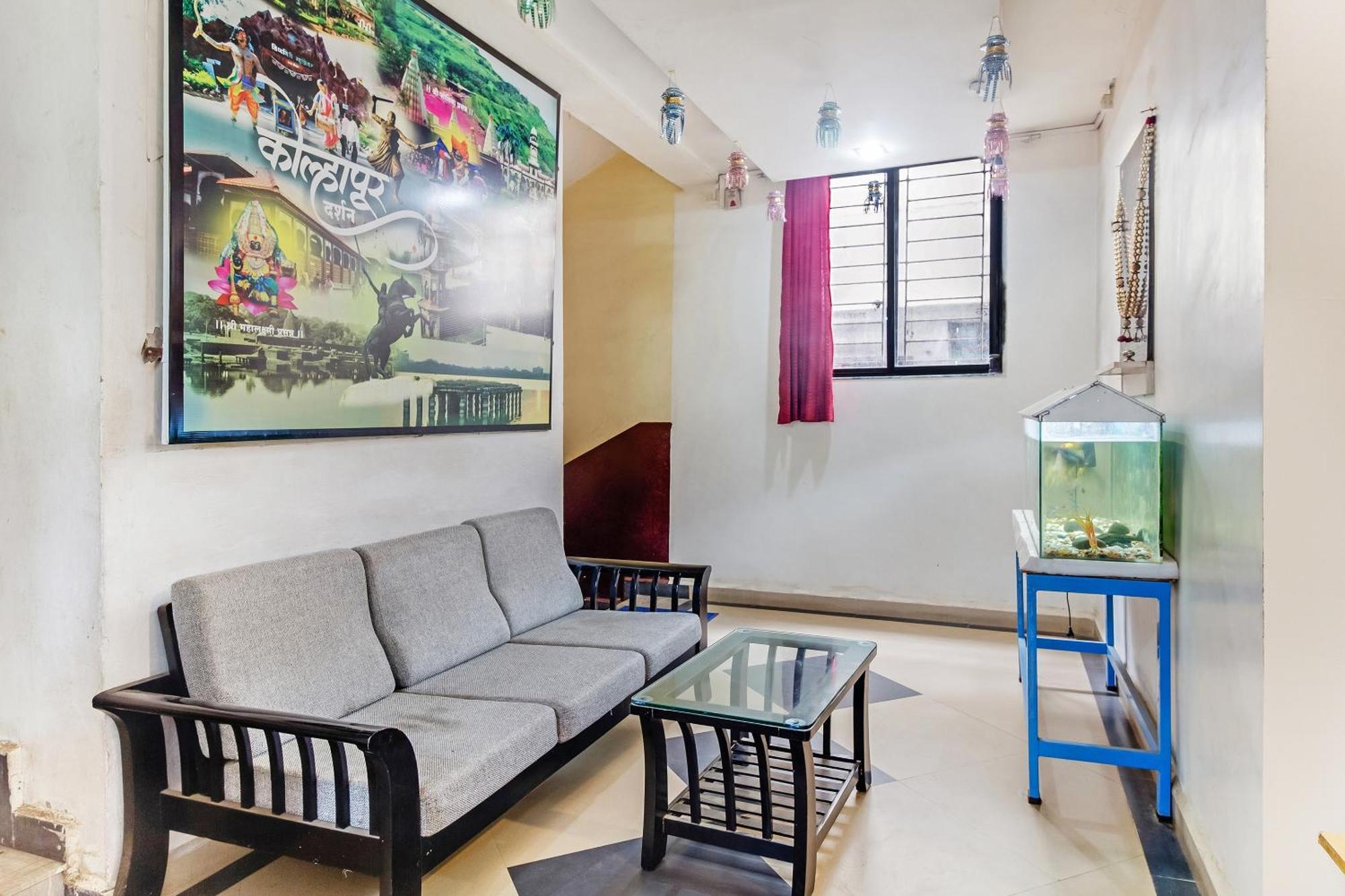 Отель Spot On Harihar Lodging And Yatri Niwas Колхапур Экстерьер фото