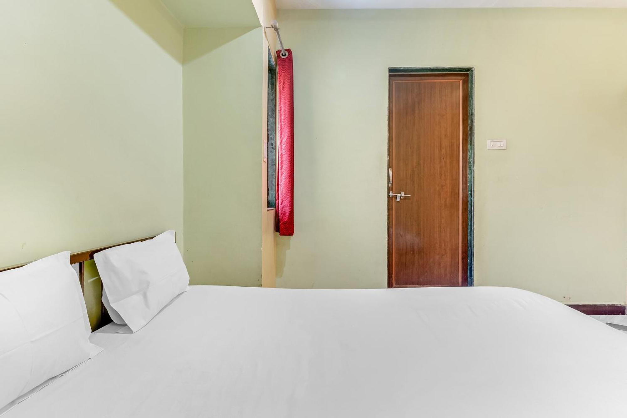Отель Spot On Harihar Lodging And Yatri Niwas Колхапур Экстерьер фото